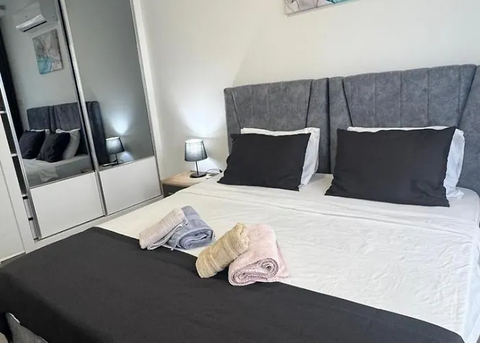 Courtyard Long شقة