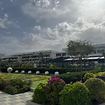 Courtyard Long דירה *