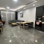 Courtyard Long Apartment *