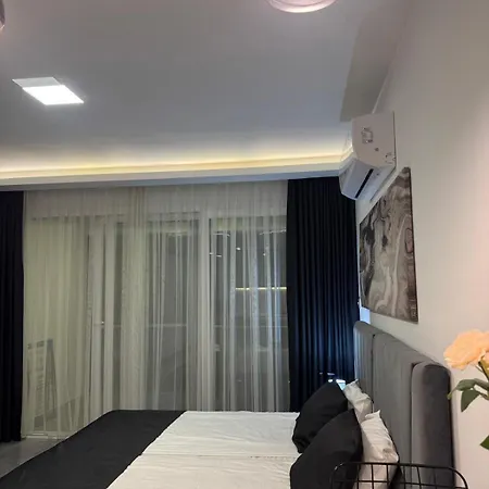 Apartman Courtyard Long *