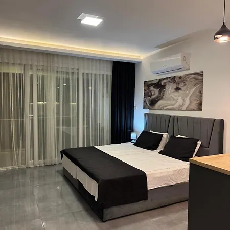 Апартаменты Courtyard Long