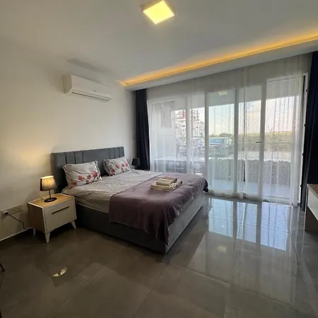 Апартаменты Courtyard Long *