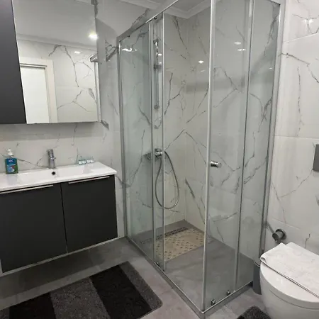 Courtyard Long Apartament