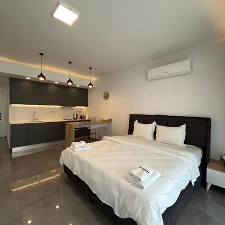 Апартаменты Courtyard Long